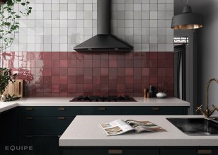 artisan_13,2x13,2_burgundy_white_kitchen